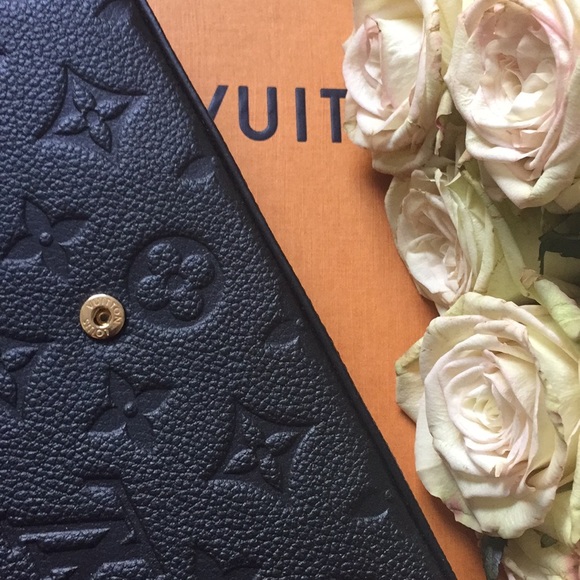 Louis Vuitton - Picture 7 of 8